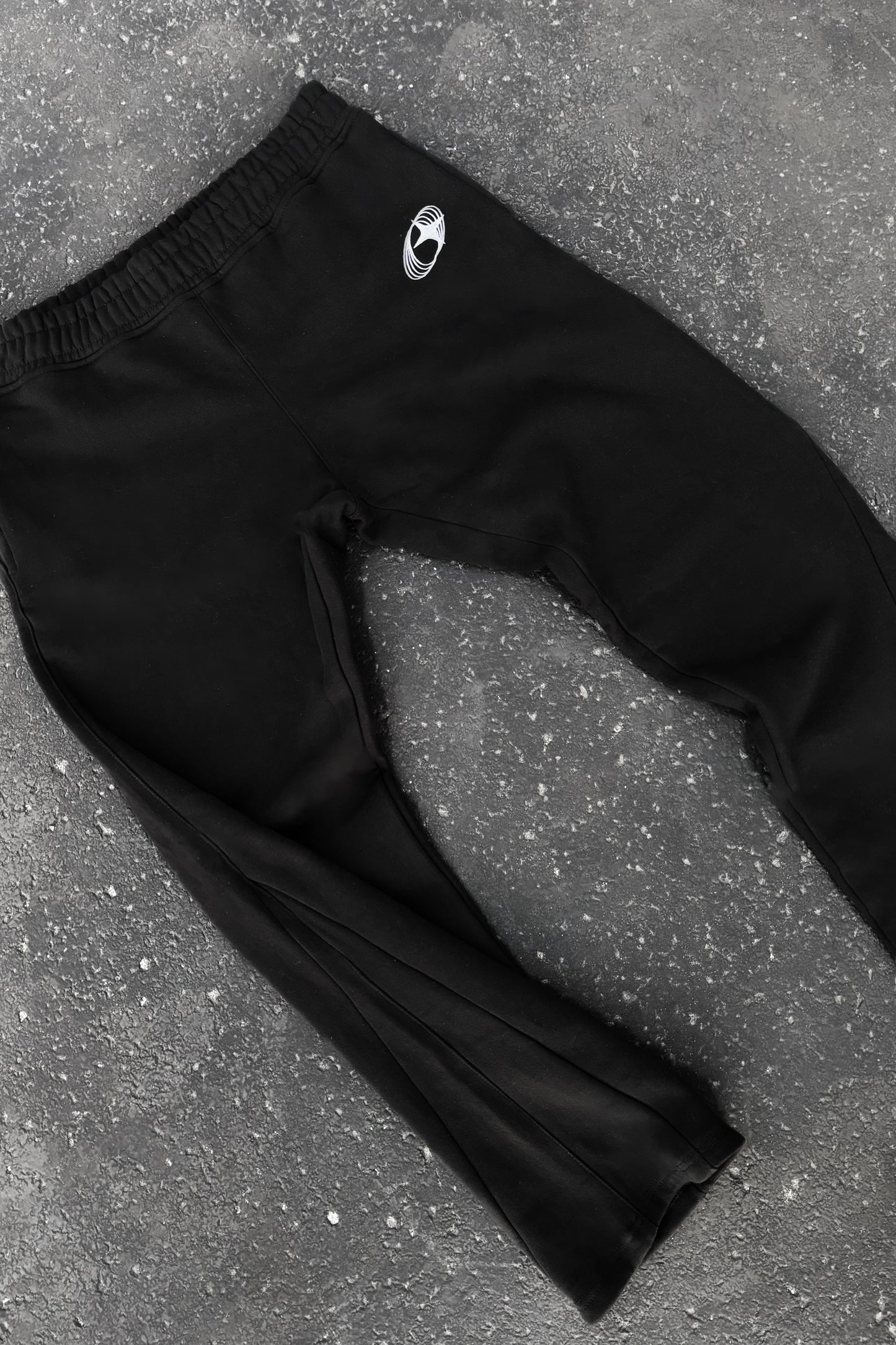 URBAN AESTHETICS BLACK SWEATPANTS Storing