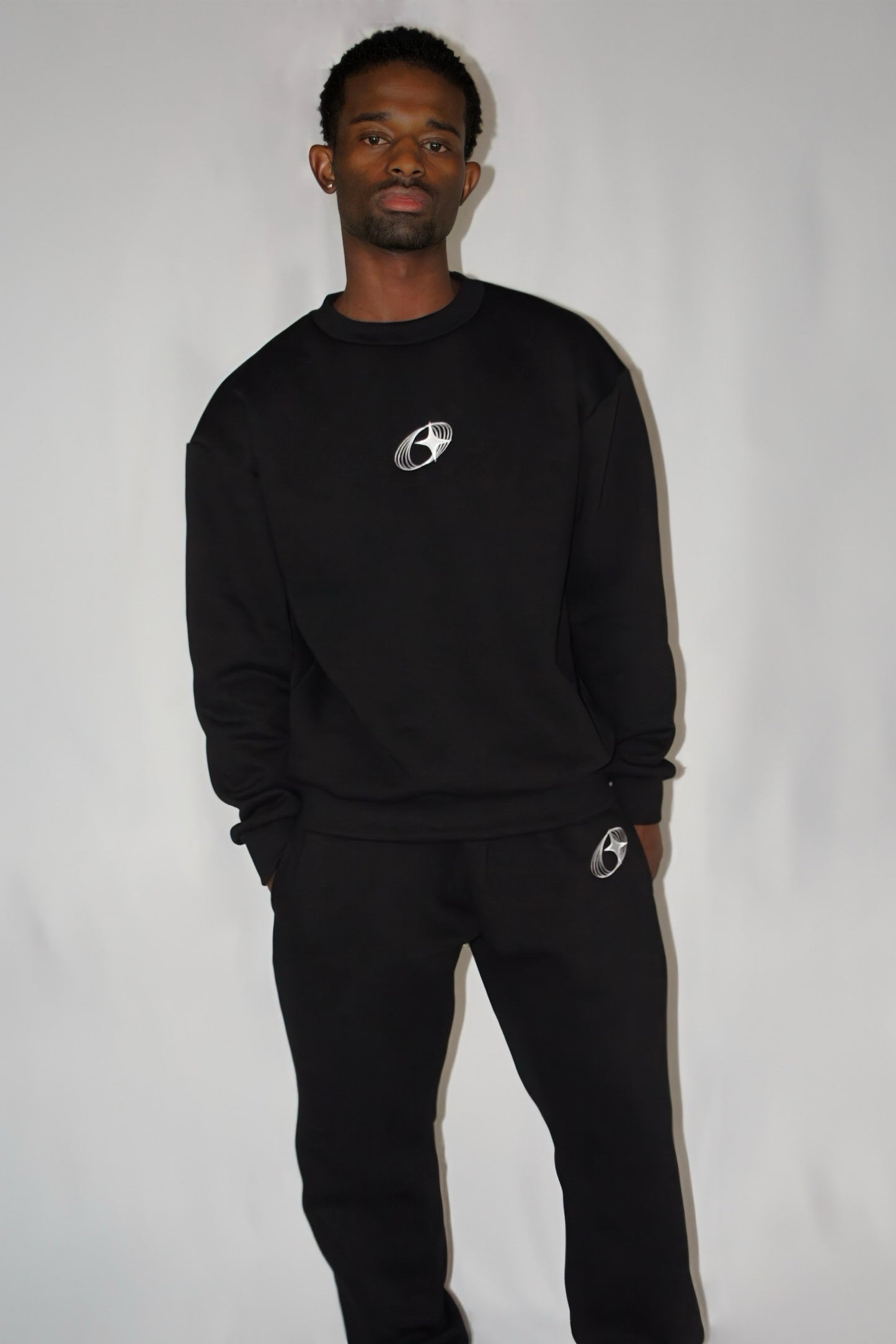 URBAN AESTHETICS BLACK SWEATSHIRT Storing