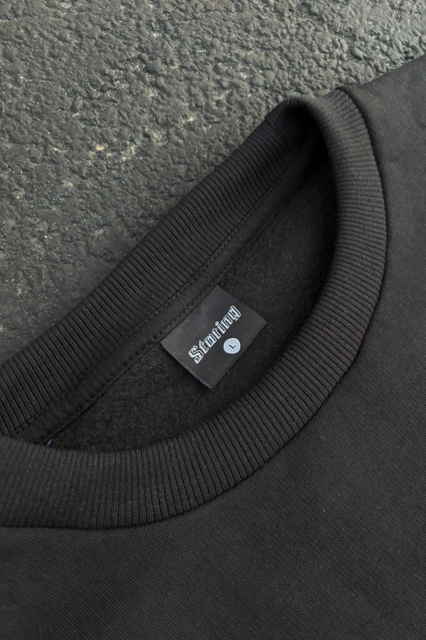 URBAN AESTHETICS BLACK SWEATSHIRT Storing