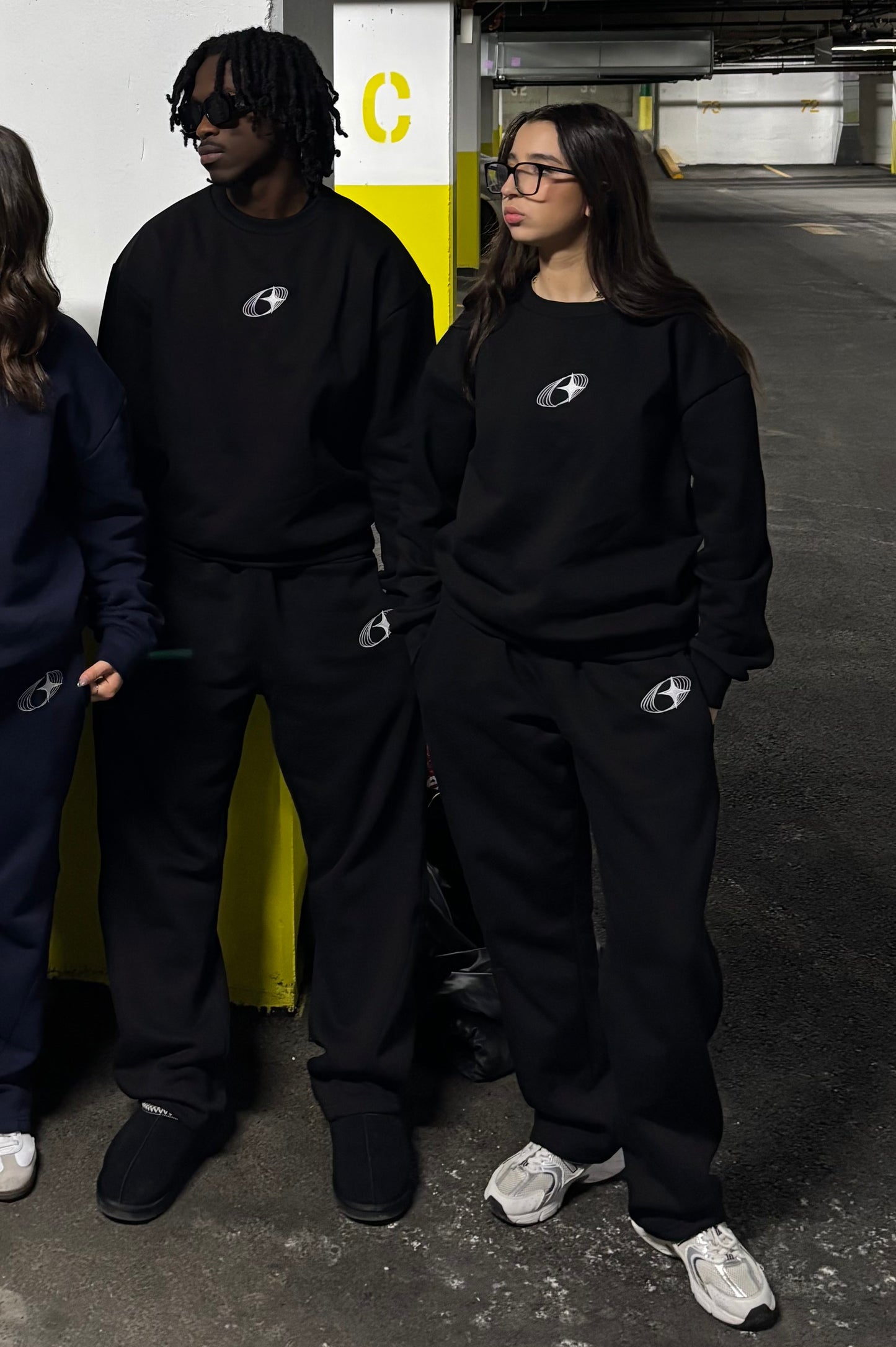 URBAN AESTHETICS BLACK SWEATSHIRT Storing