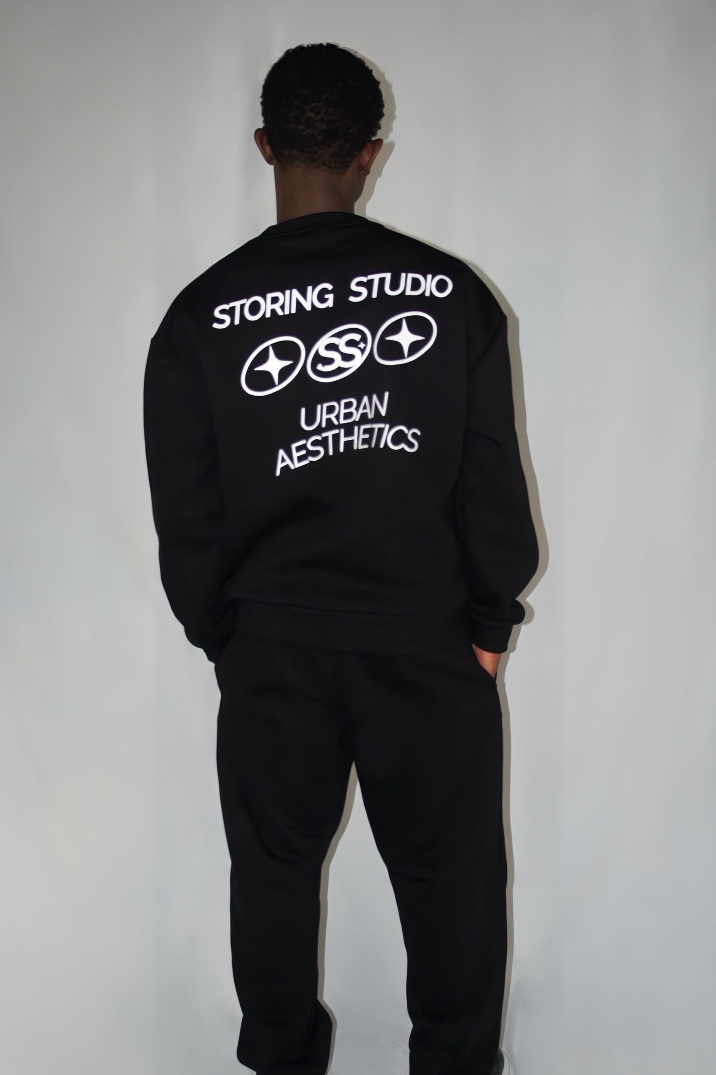 URBAN AESTHETICS BLACK SWEATSHIRT Storing