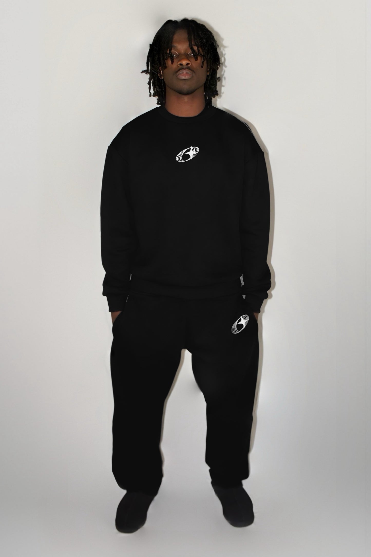 URBAN AESTHETICS BLACK SWEATPANTS Storing
